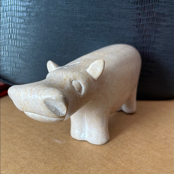 Carved Cream-colored Soap Stone Hippo figurine - Picture 2 of 8